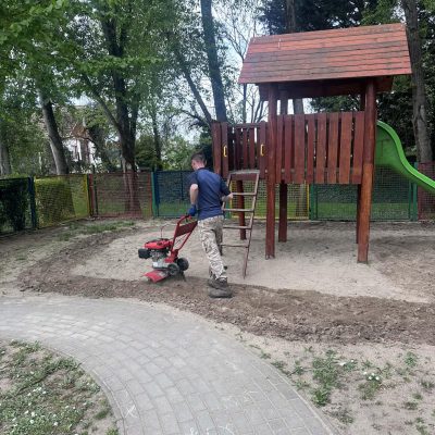 homokfelület lazítása Nádasdűlő stny 21. játszótéren