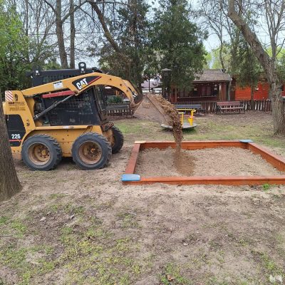 homokozó töltése friss homokkal