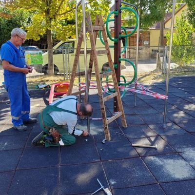 játszóeszköz javítása Stefánia u-i játszótéren