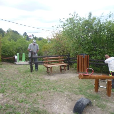 kerítés felújítása Cserebogár u-i játszótéren (2)