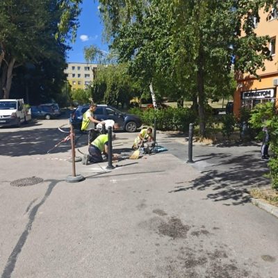 parkolás gátló poller kihelyezés Szivárvány u.3.