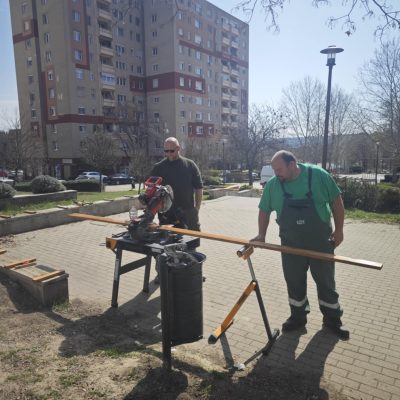 ülőfelület cseréje lakótelepi parkban